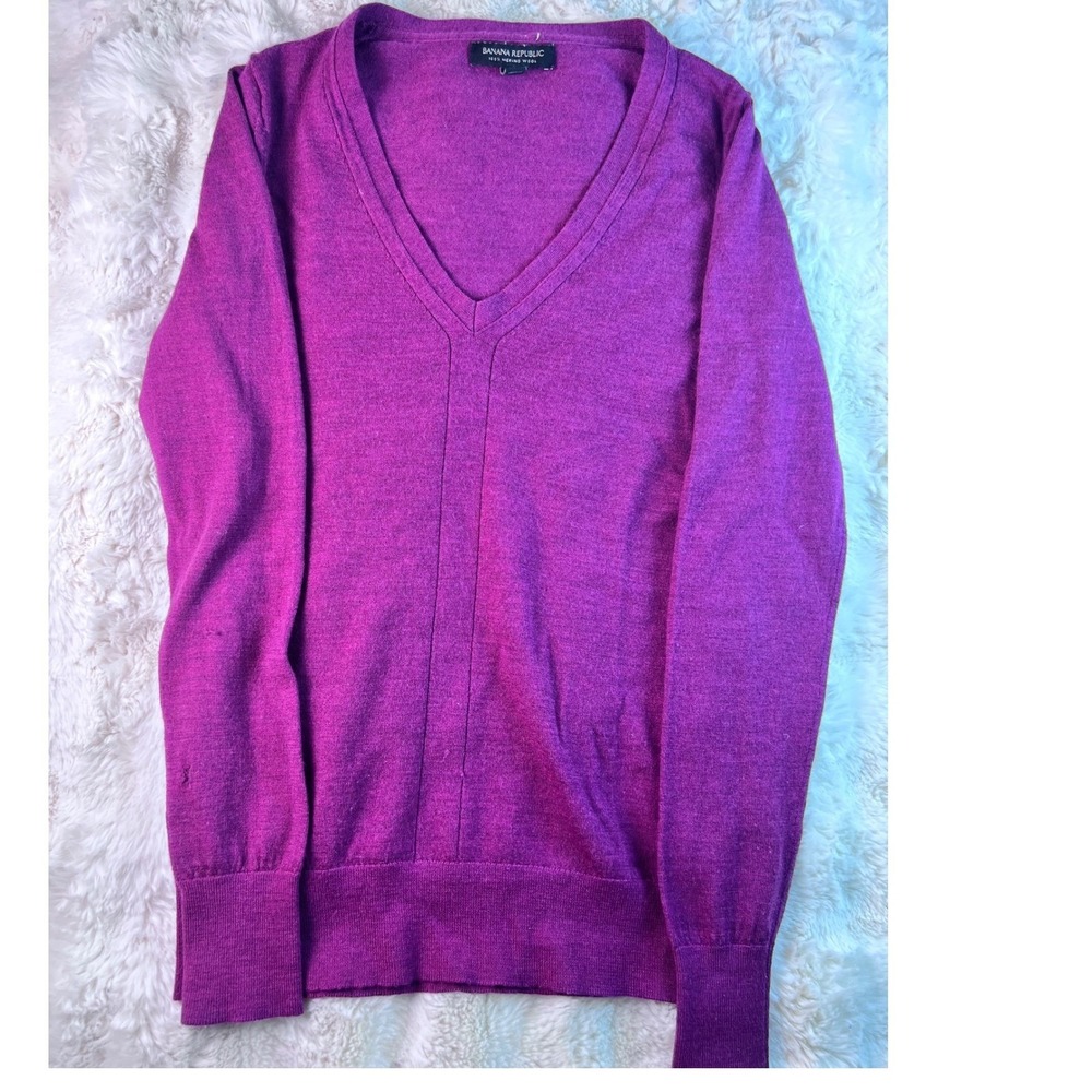 Banana Republic Magenta Purple 100% Merino Wool V-Neck Sweater Womens Small A13